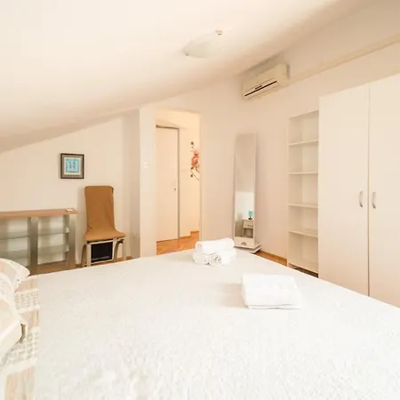 Pia Villa *