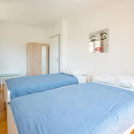 Pia Villa Pola